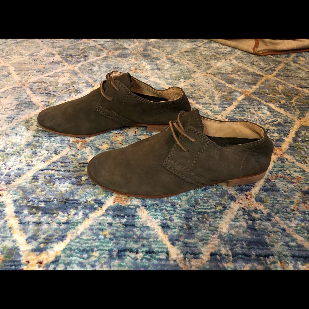 Frye Jillian Oxford shoe size 6 brown suede